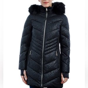 Michael Kors
Women's Faux-Fur-Trim Hooded Puffer
Coat